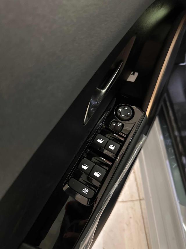 LANCIA Ypsilon Hybrid e-DCT LX 110CV