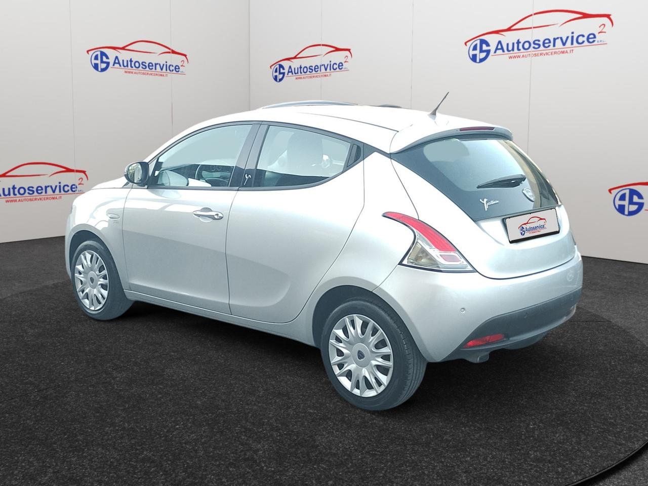 Lancia Ypsilon 5 Porte Ypsilon 1.2 8v Silver c/clima 69cv