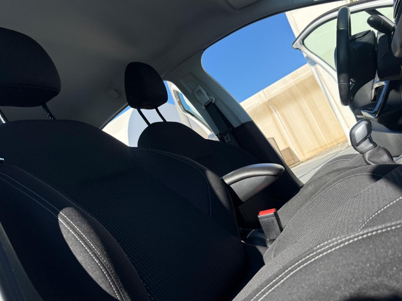 Peugeot 208 1.2 Puretech 82 CV Allure-PERMUTABILE
