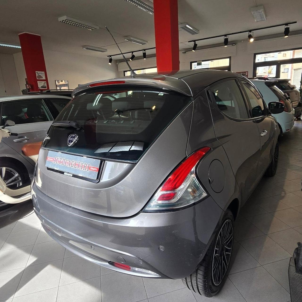 Lancia Ypsilon 1.2 69 CV 5 porte S&S Gold