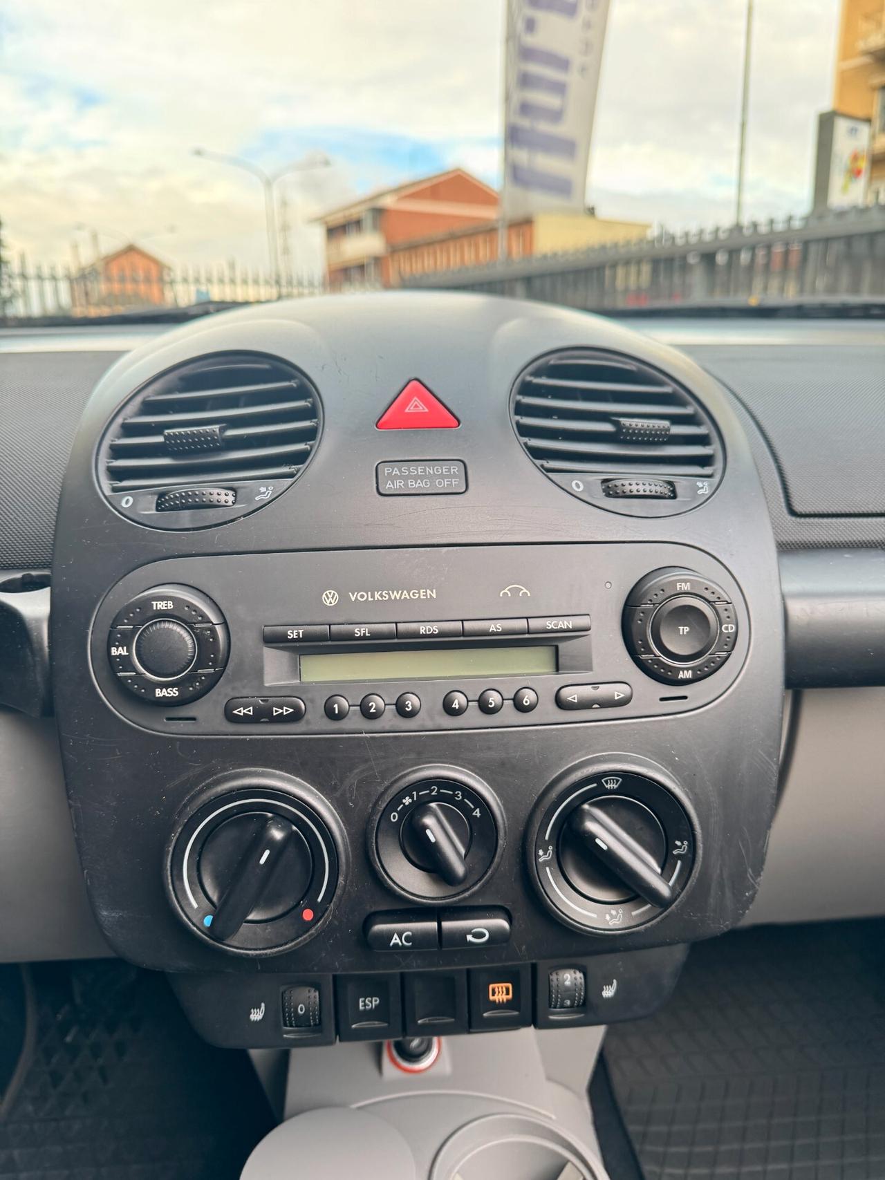 Volkswagen New Beetle 1.6 Cabrio