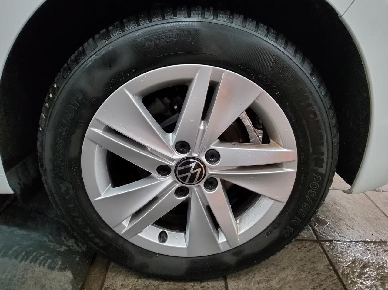 Volkswagen Golf -8 1.5 TSI Life LED DC PDC ACC MFL
