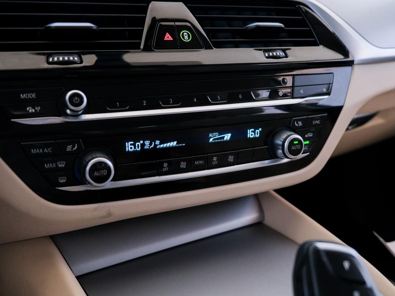 BMW 518d Touring mhev 48V auto