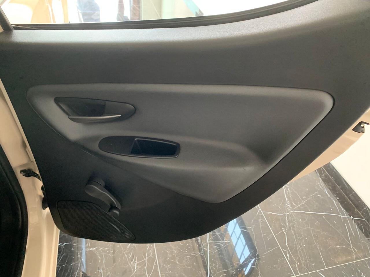 Lancia Ypsilon 1.2 69 CV 5 porte Silver