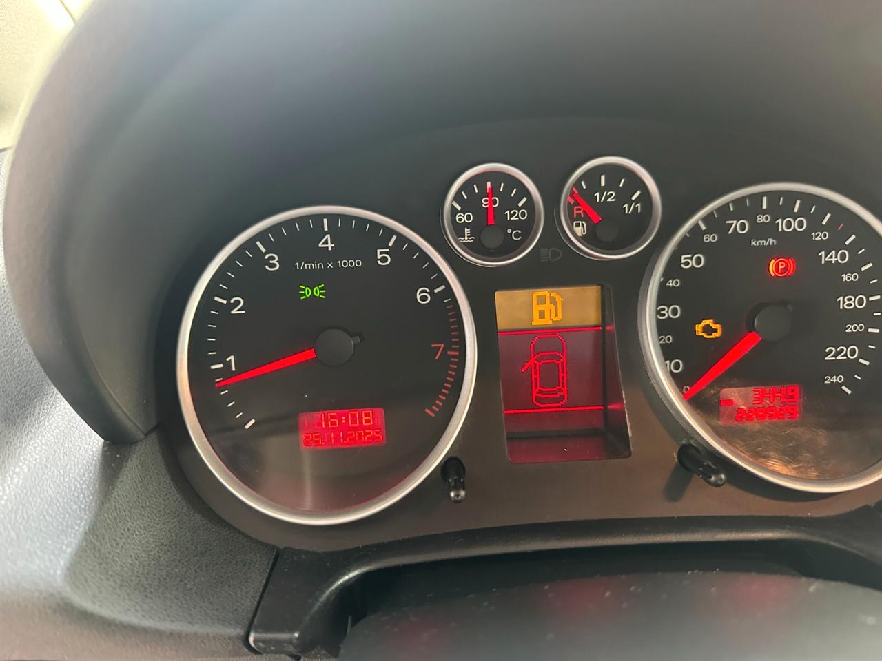 Audi A2 1.6 (12 RATE)