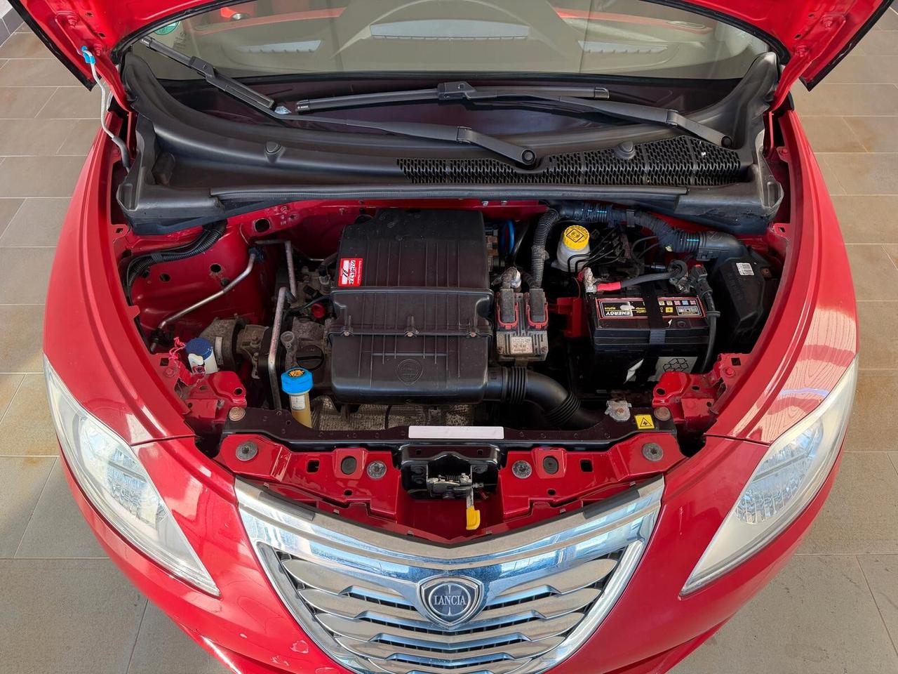 Lancia Ypsilon 1.2 69 CV 5 porte S&S Black&Red