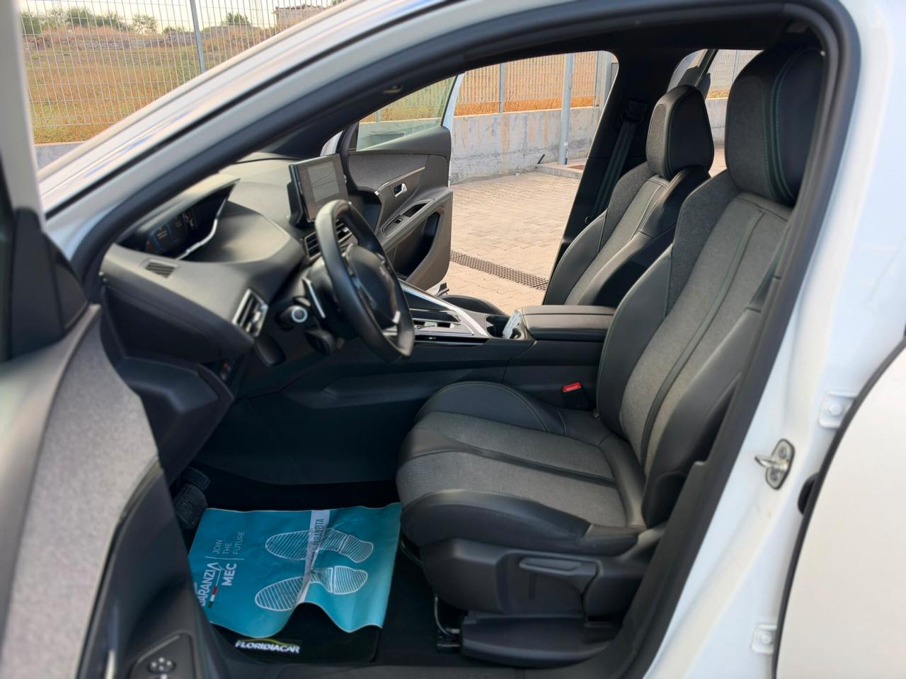 PEUGEOT 3008 1.5 HDI 130CV ALLURE 2023