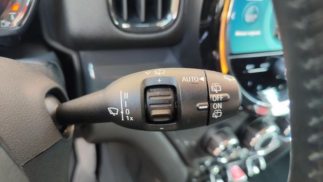 MINI Countryman One Autom LED-APPLE CARPLAY-NAVI-PDC-SED RISC