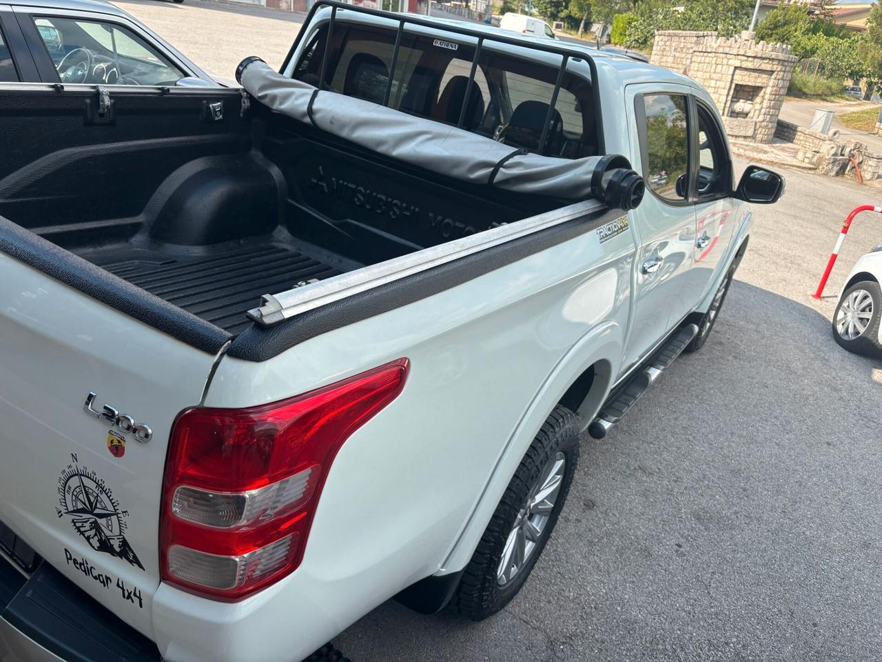 Mitsubishi L200 2.4 DI-D/181CV Double Cab Intense Hp Mivec SDA