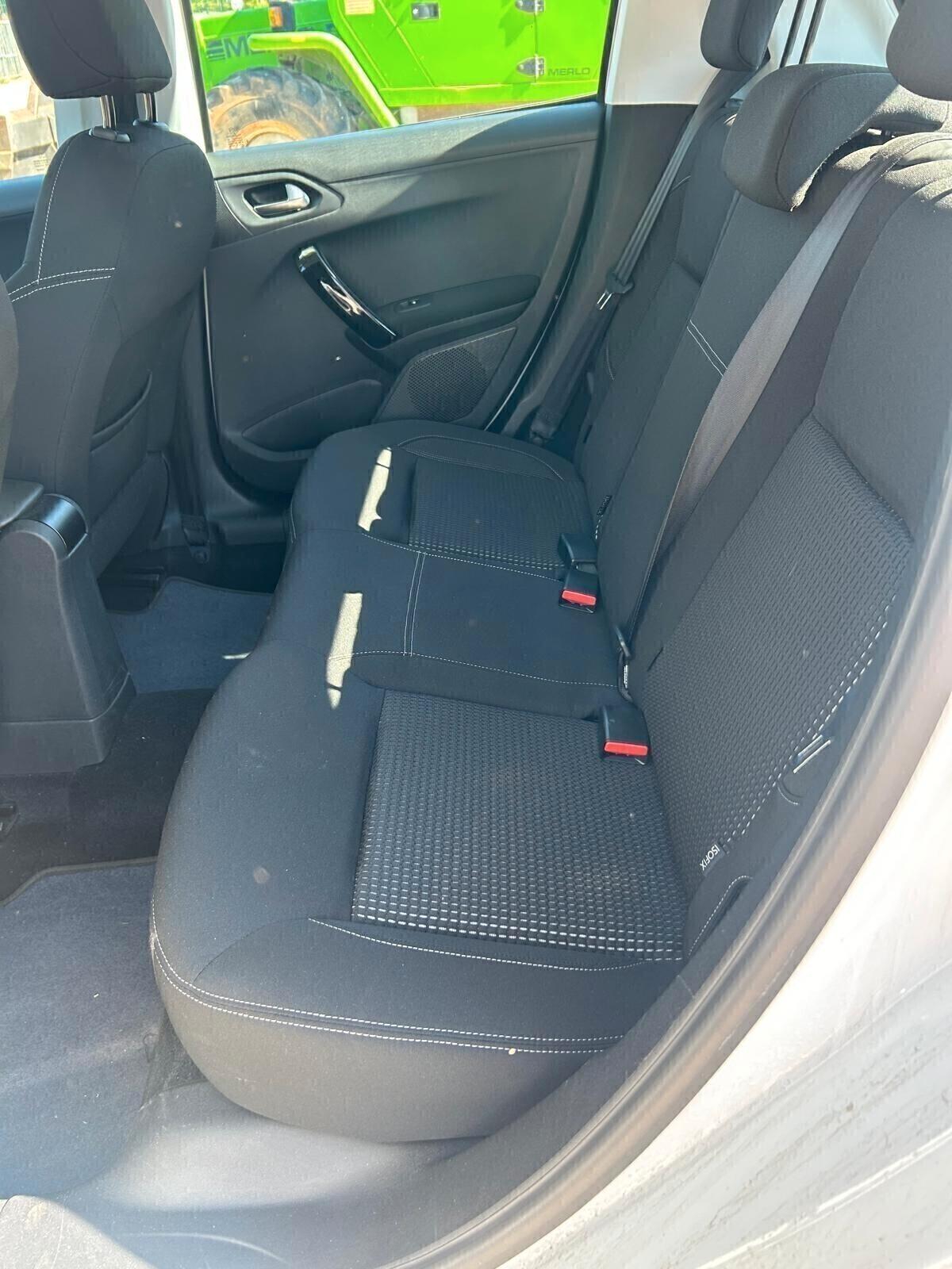 Peugeot 208 PureTech 82 5 porte Allure ok neo patentati