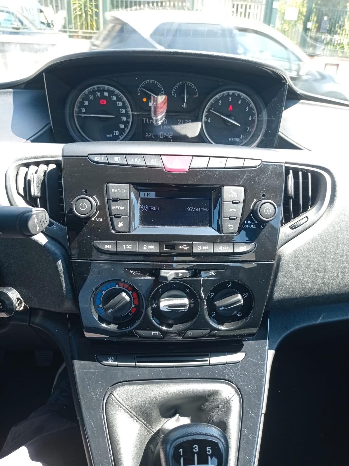 Lancia Ypsilon 1.2 69CV Elefantino Blu 700€ Gpl