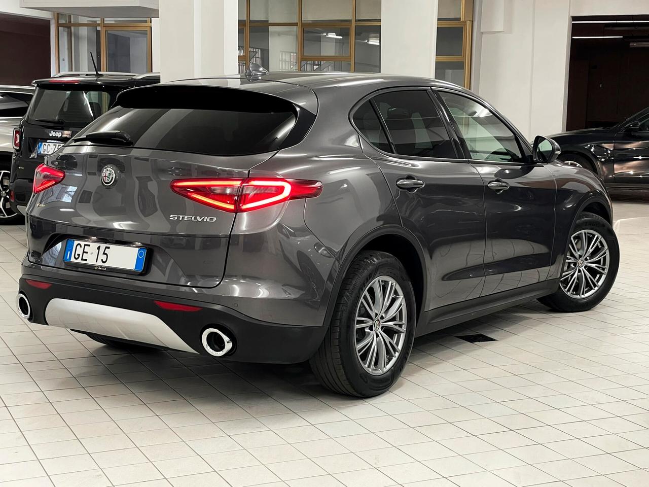 Alfa Romeo Stelvio 2.2 TD 160 CV BUSINESS AT8 NAVI 18" VETRI SCURI RETROCAMERA