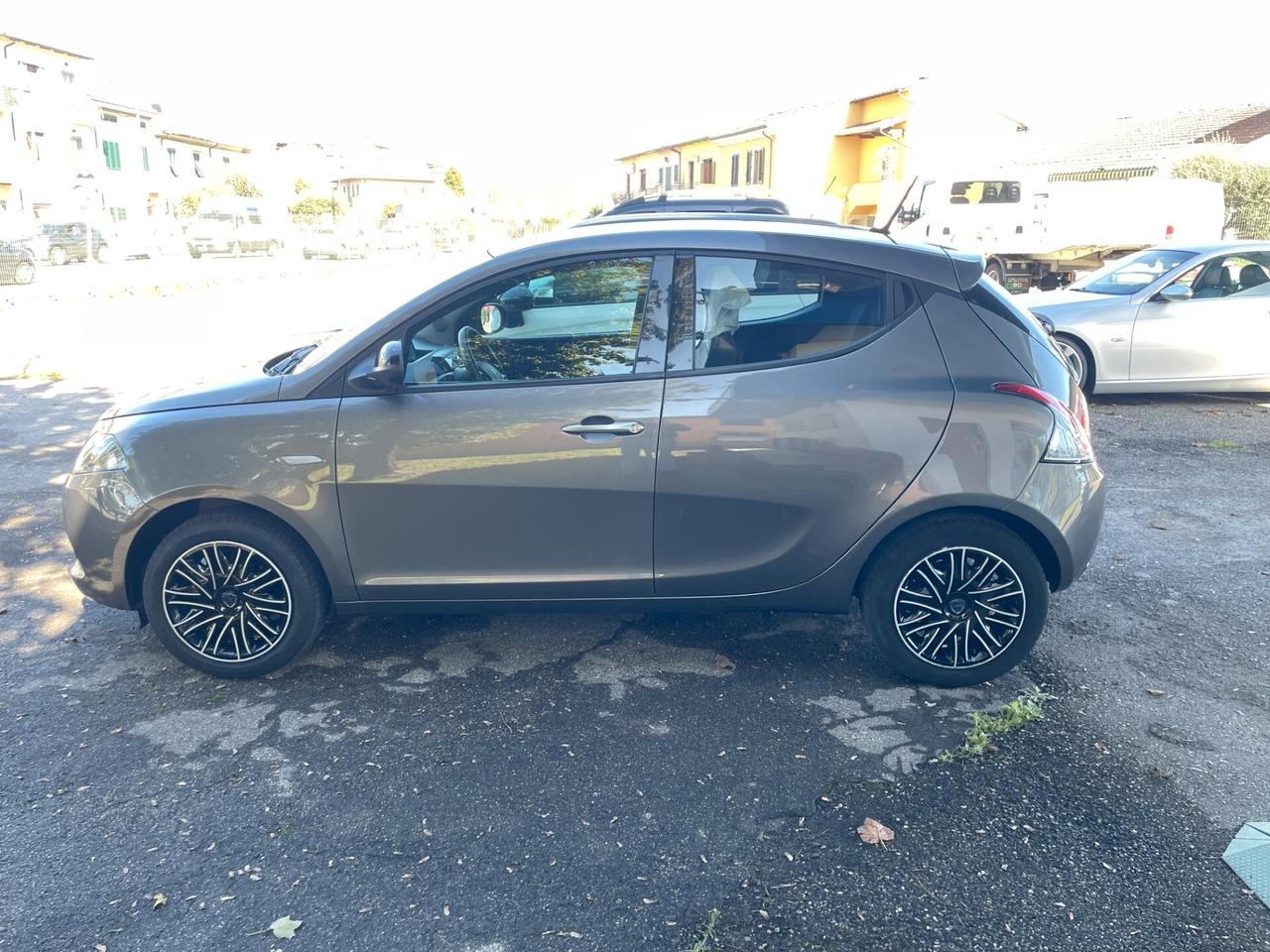 Lancia Ypsilon 1.0 FireFly Hybrid Silver GARANTITA