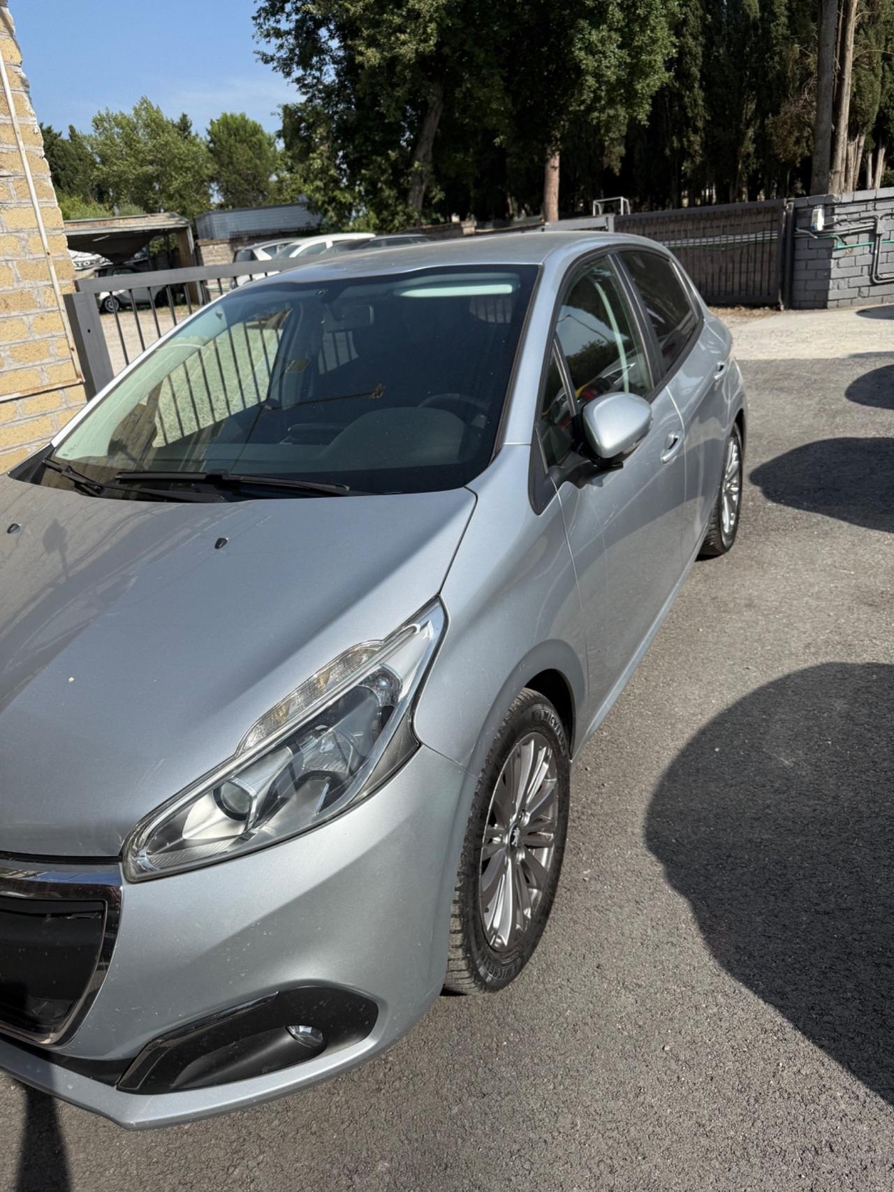 Peugeot 208 PureTech 82 5p. GPL Allure