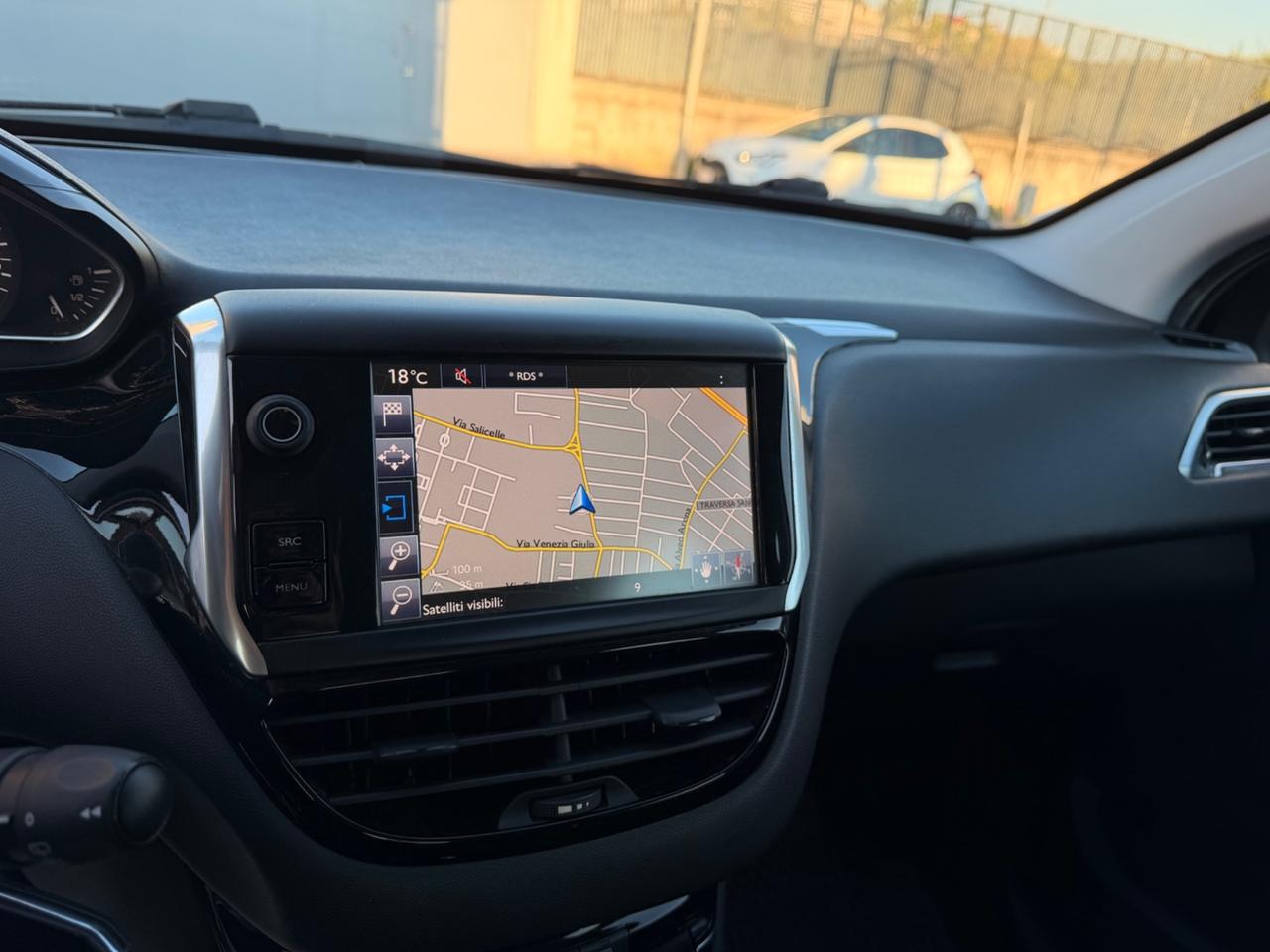 Peugeot 208 1.4 HDi 68CV Allure NAVI