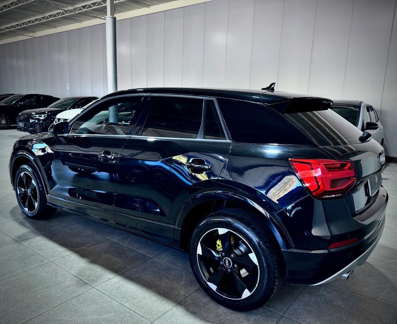 Audi Q2 1.6 TDI 116CV Identity Black