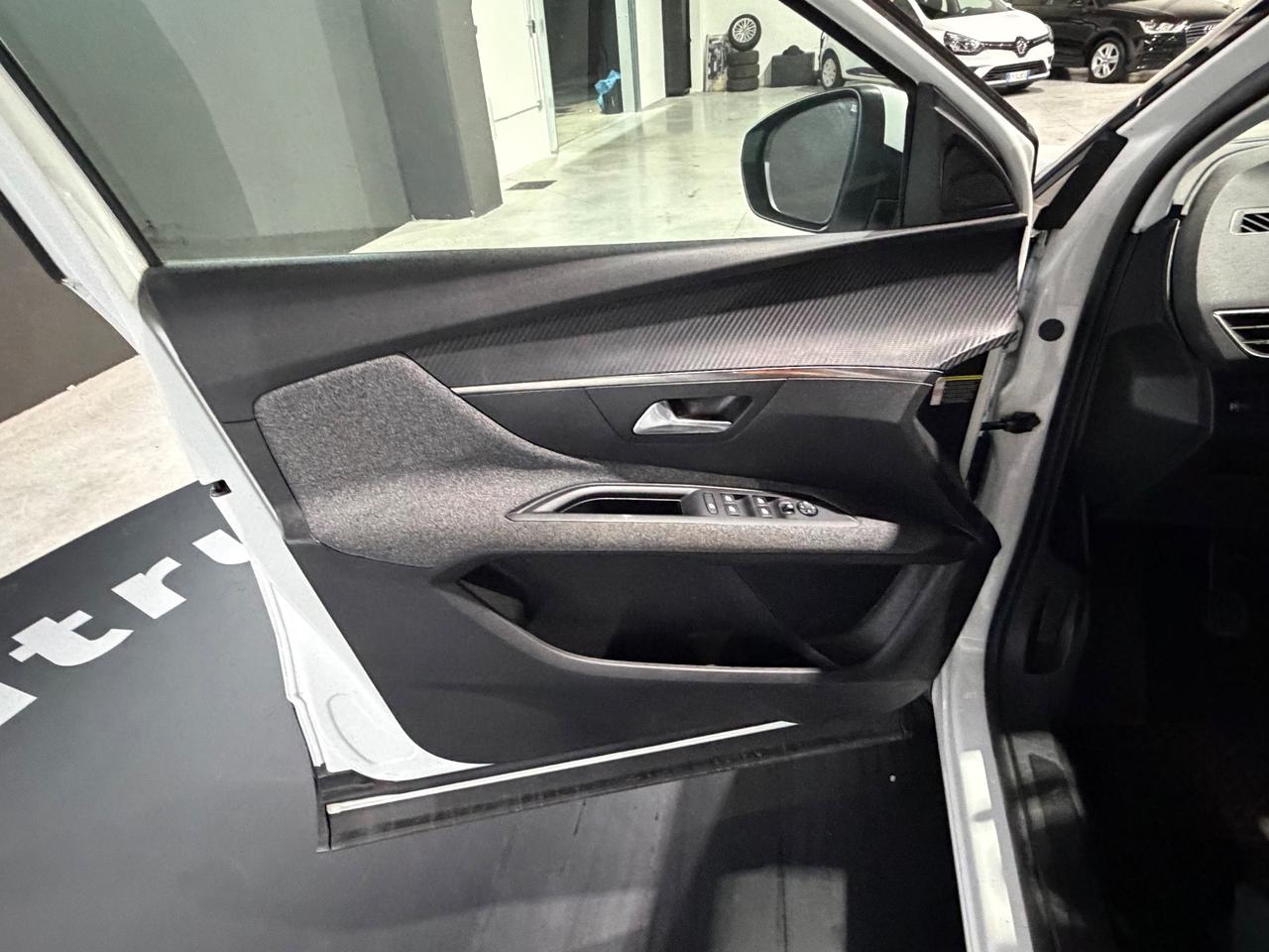 Peugeot 3008 BlueHDi 130 S&S Allure