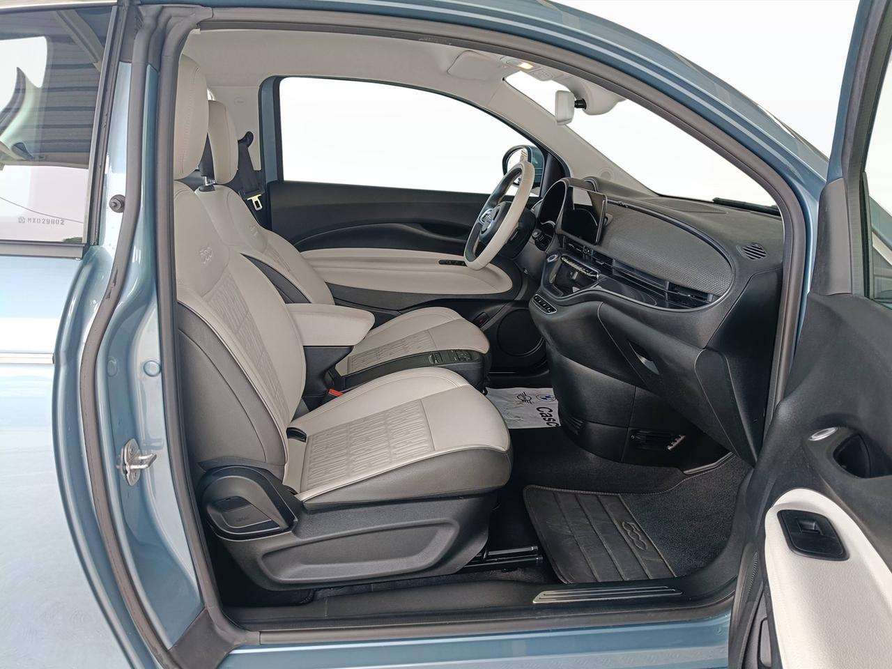 FIAT 500e 3+1 - 500e 3+1 42 kWh La Prima