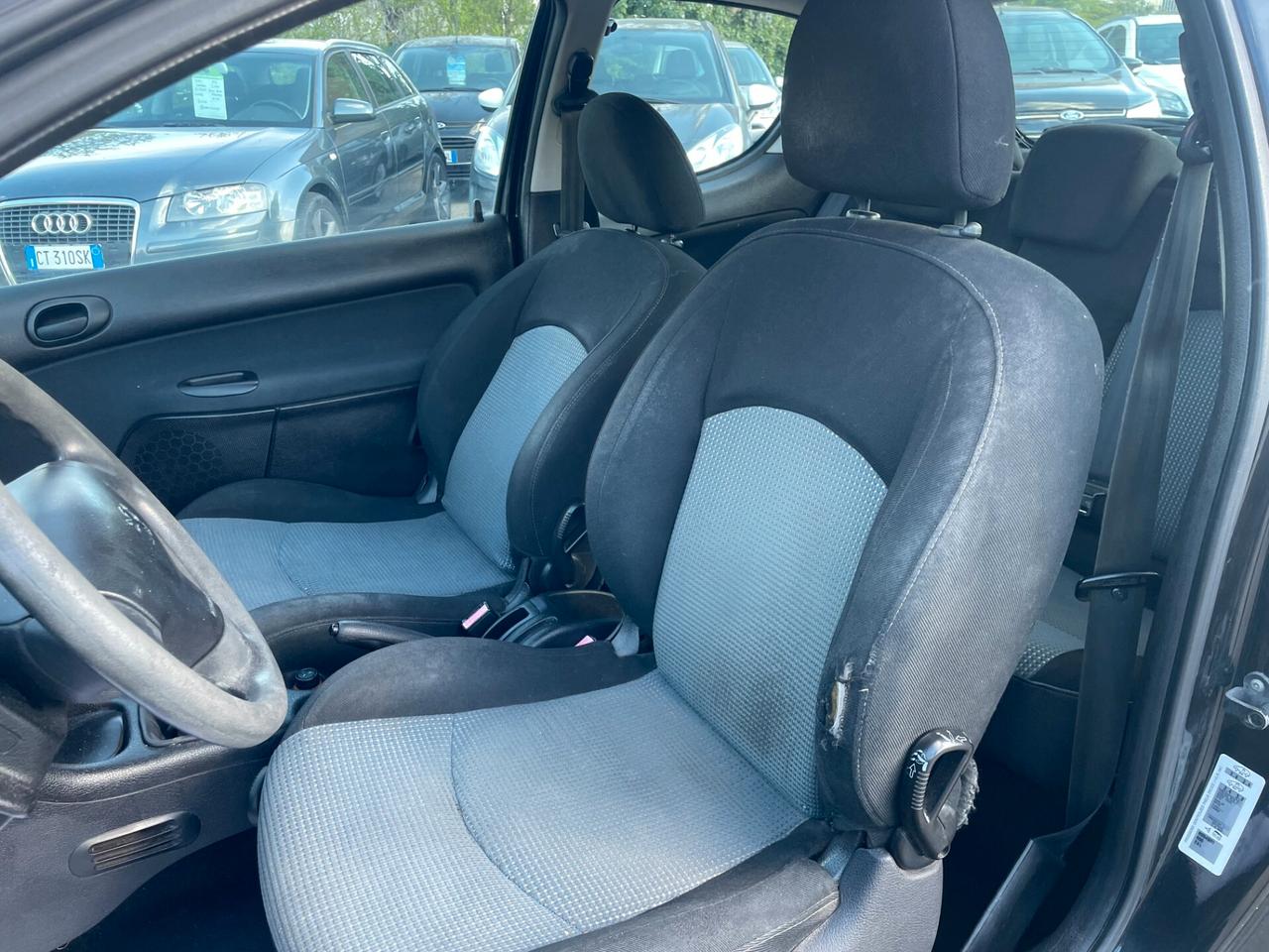 Peugeot 206 1.1 3p. Lee