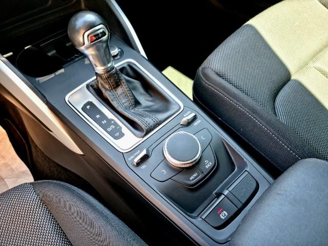 AUDI Q2 30 TDI S tronic Identity Black