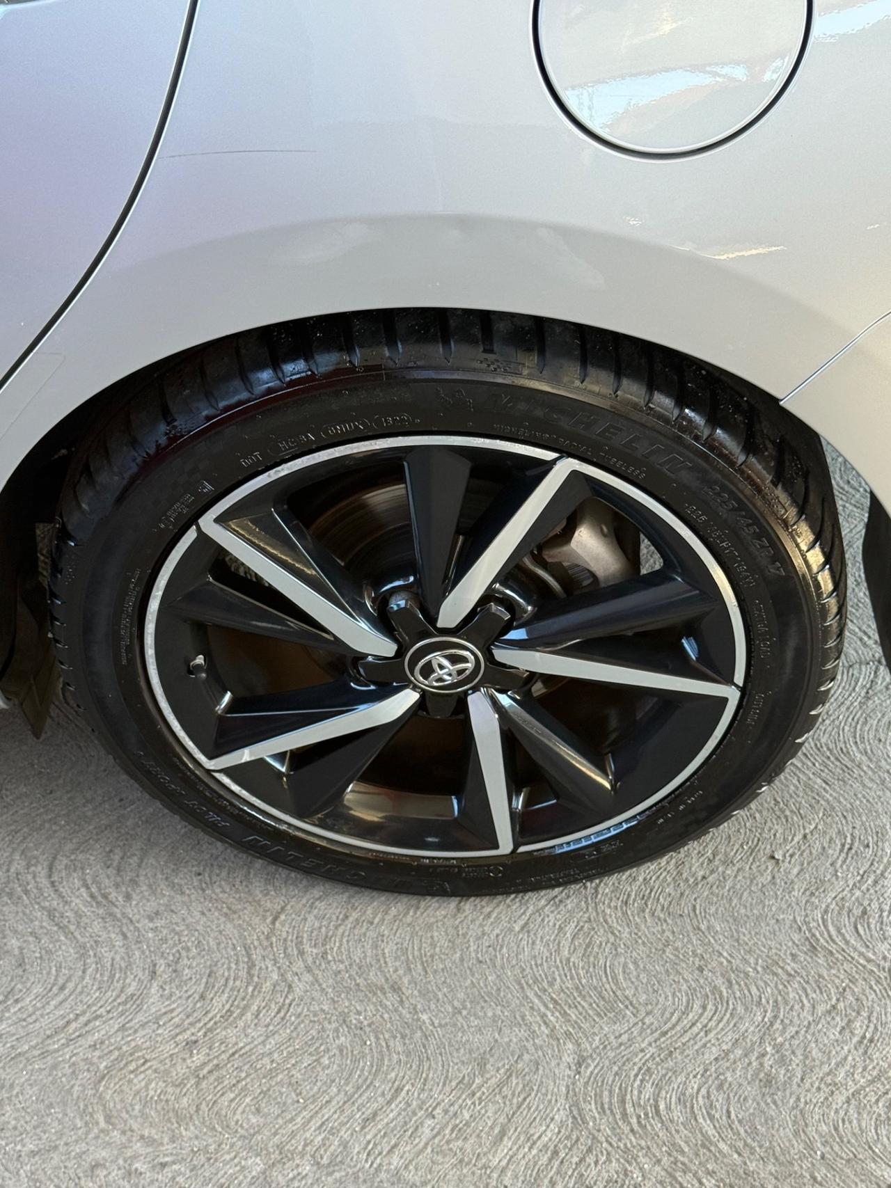 Auris Touring Sports 1.8 Hybrid Lounge-70 mila km -unipro