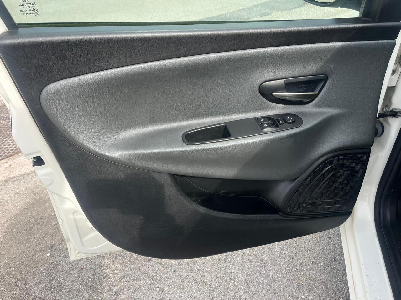 Lancia Ypsilon 1.2 Platinum 99000 km GARANZIA 12m