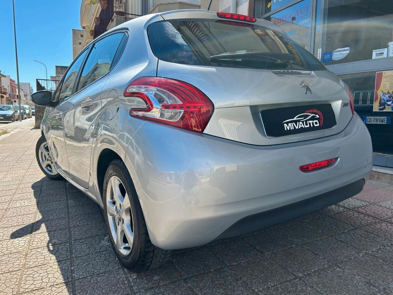 Peugeot 208 1.4 HDi 68 CV 5 porte Allure
