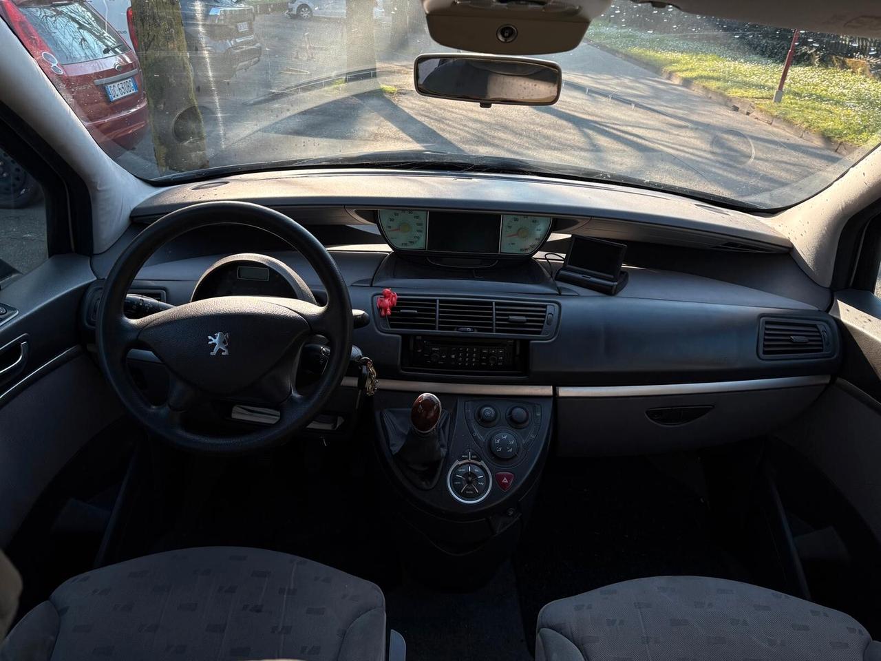 Peugeot 807 2.0 16V SR