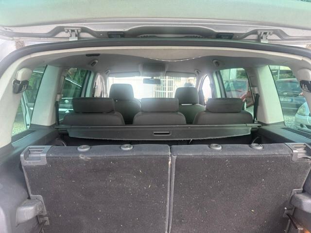 Volkswagen Touran 2.0 TDI 136CV Highline 7 POSTI