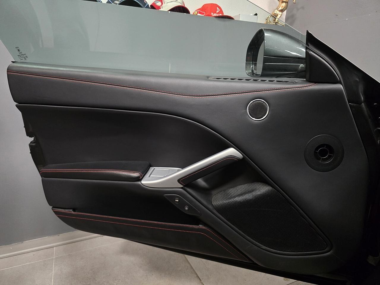 Ferrari F12 Berlinetta 6.3 740CV SERVICE BOOK_LED_CARBONIO_TOP