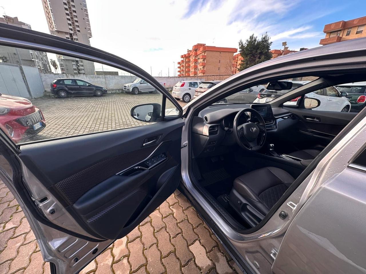 Toyota C-HR 1.8 Hybrid E-CVT Lounge