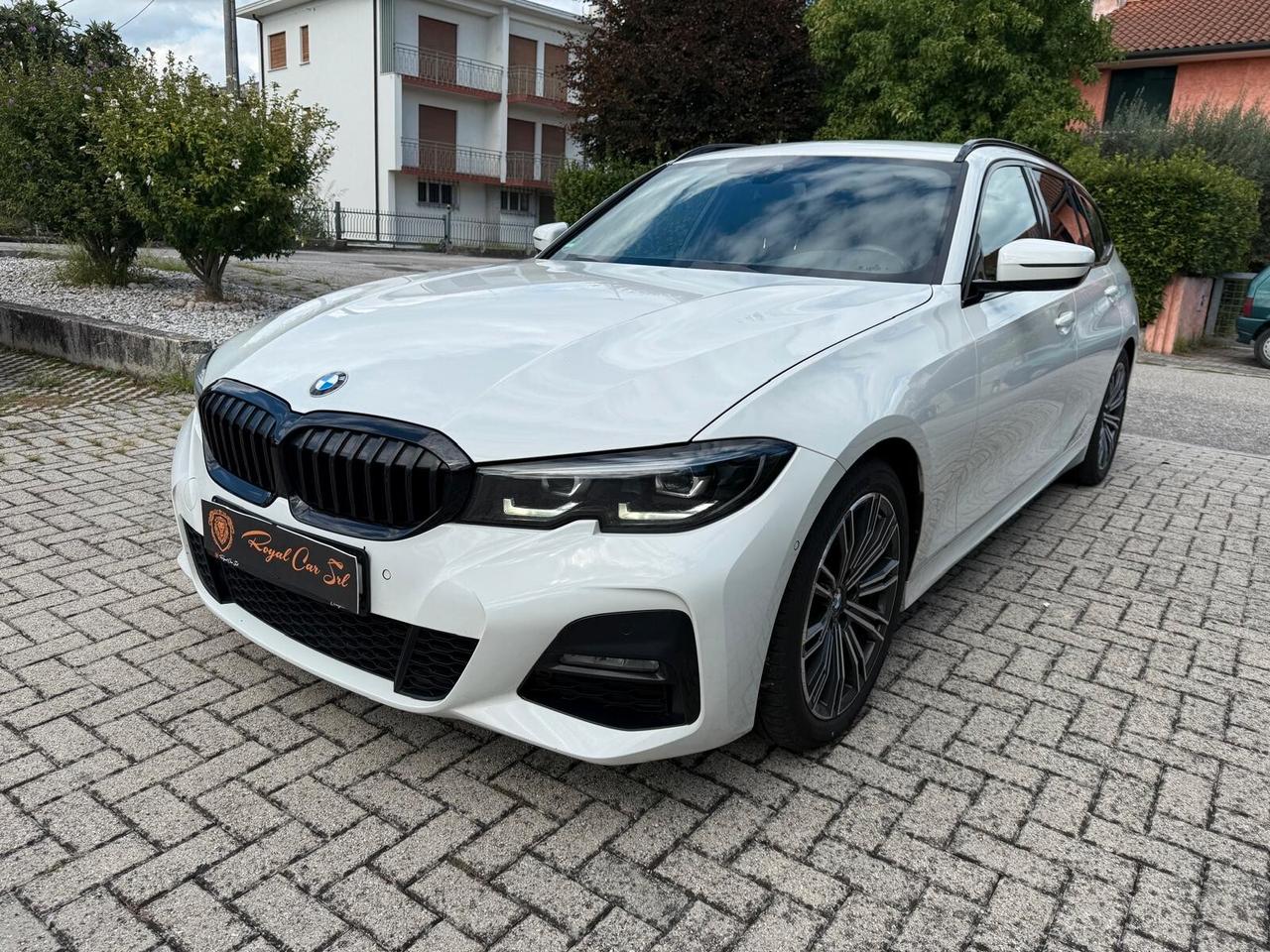Bmw 330i Touring Msport + Book service BMW