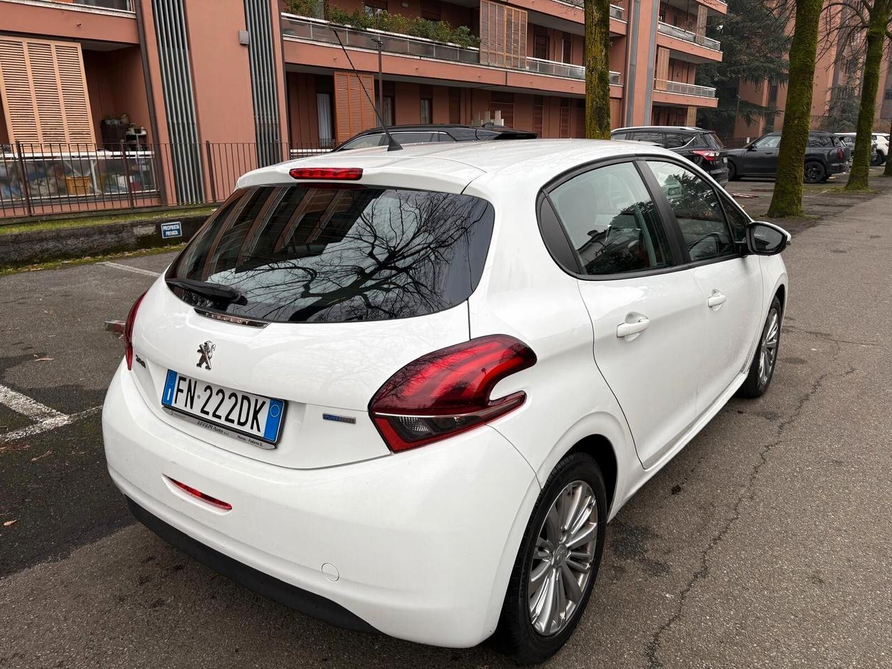 Peugeot 208 PureTech 82 5 porte Allure