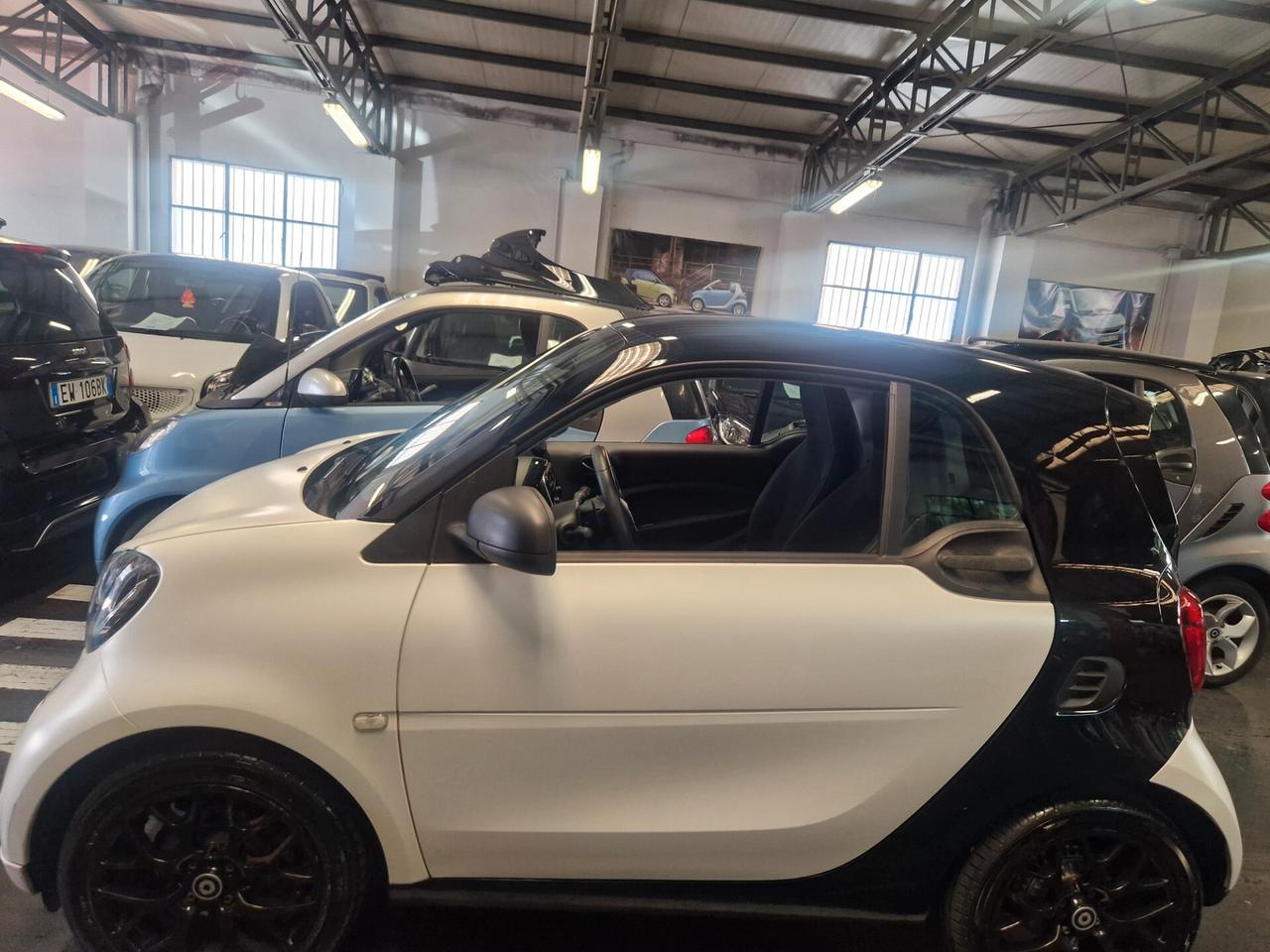 Smart 18th White matt solo 65000km full garanzia full led