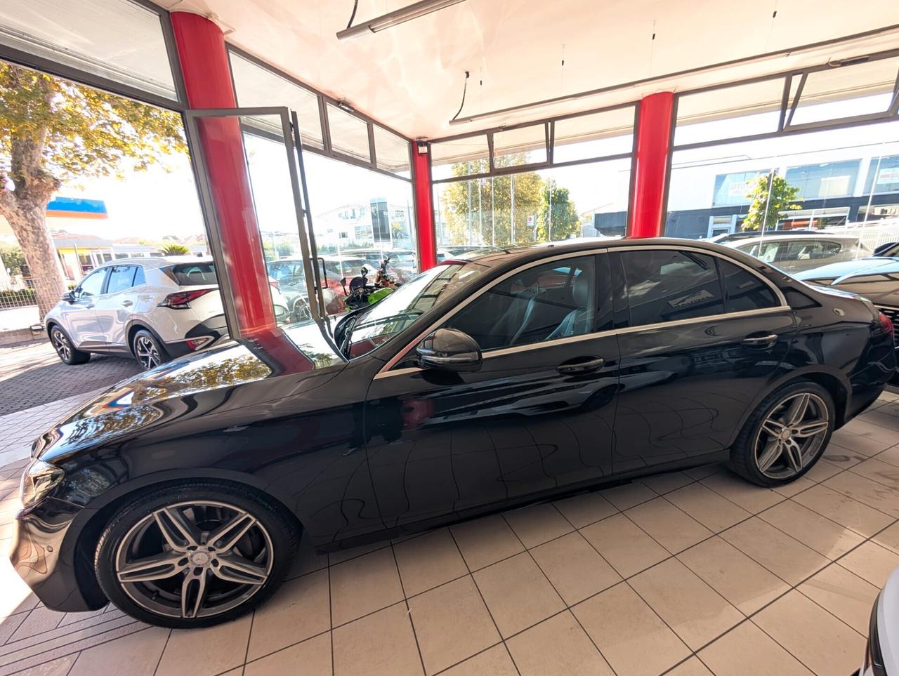 Mercedes E 220 DIESEL BERLINA AMG