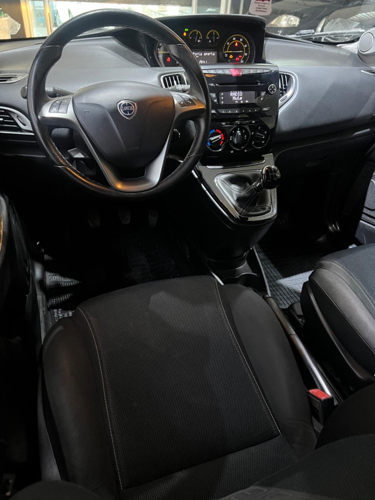 Lancia Ypsilon 1.3 MJT 16V 95 CV 5 porte S&S S Momodesign