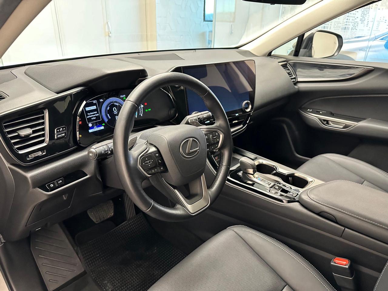 Lexus NX 450h+ 2.5 phev Premium 4wd e-cvt