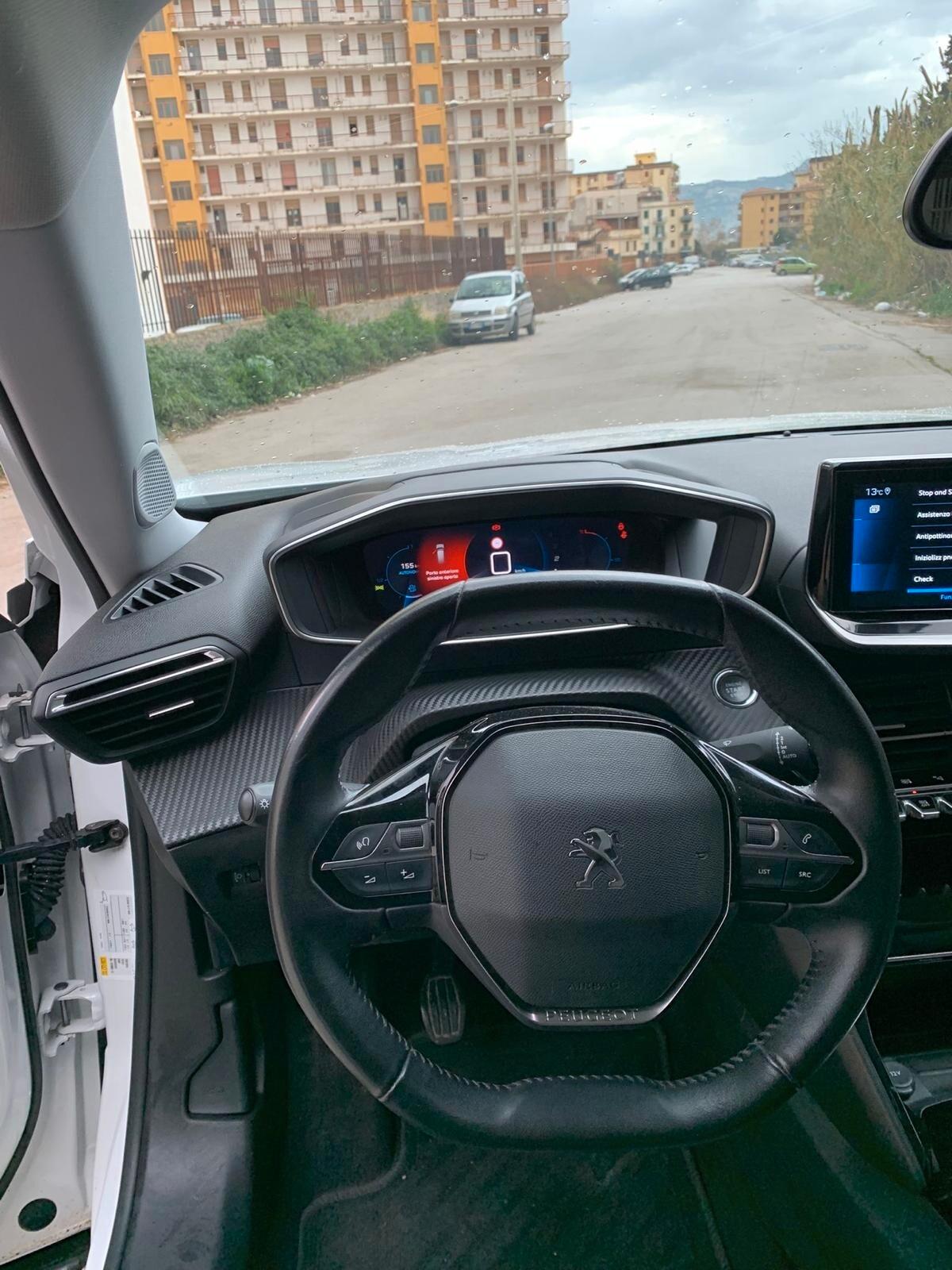 Peugeot 2008 BlueHDi 130 S&S EAT8 Allure