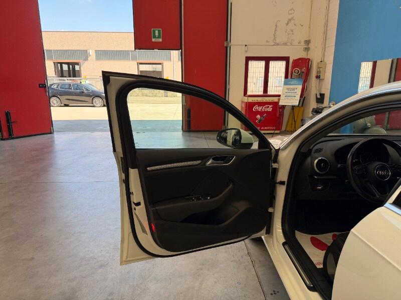 AUDI A3 3ª serie A3 SPB 1.6 TDI 116 CV S troni...