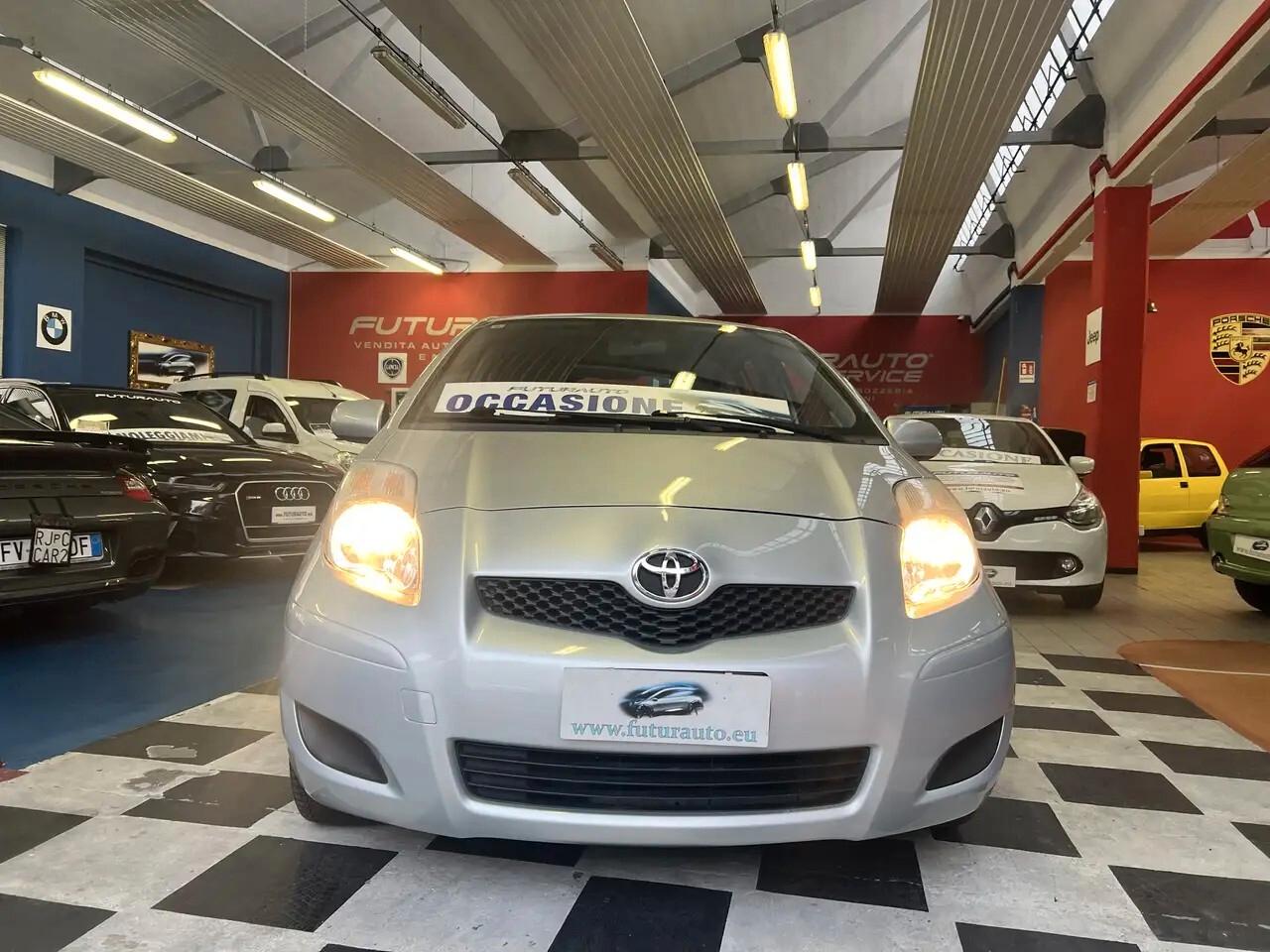 TOYOTA YARIS 1.0 BENZINA - 5 PORTE - NEOPATENTATI - GARANZIA 12/24 MESI