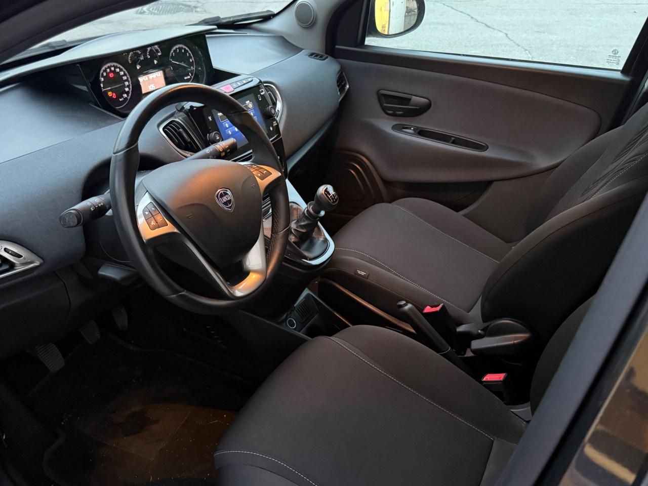 Lancia Ypsilon 1.0 FireFly 5 porte S&S Hybrid Gold