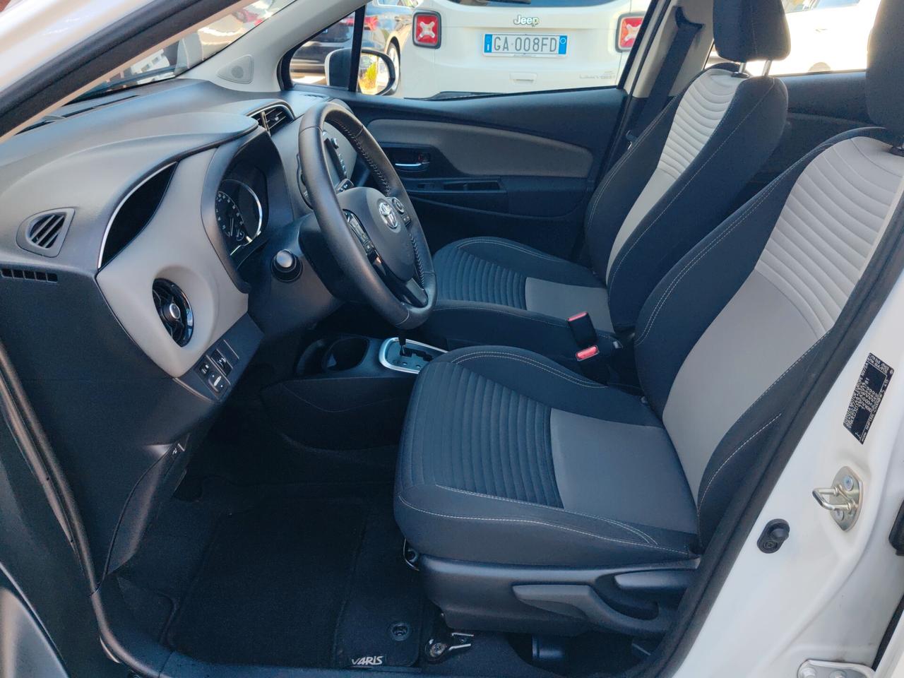 Toyota Yaris 1.5 Hybrid Business