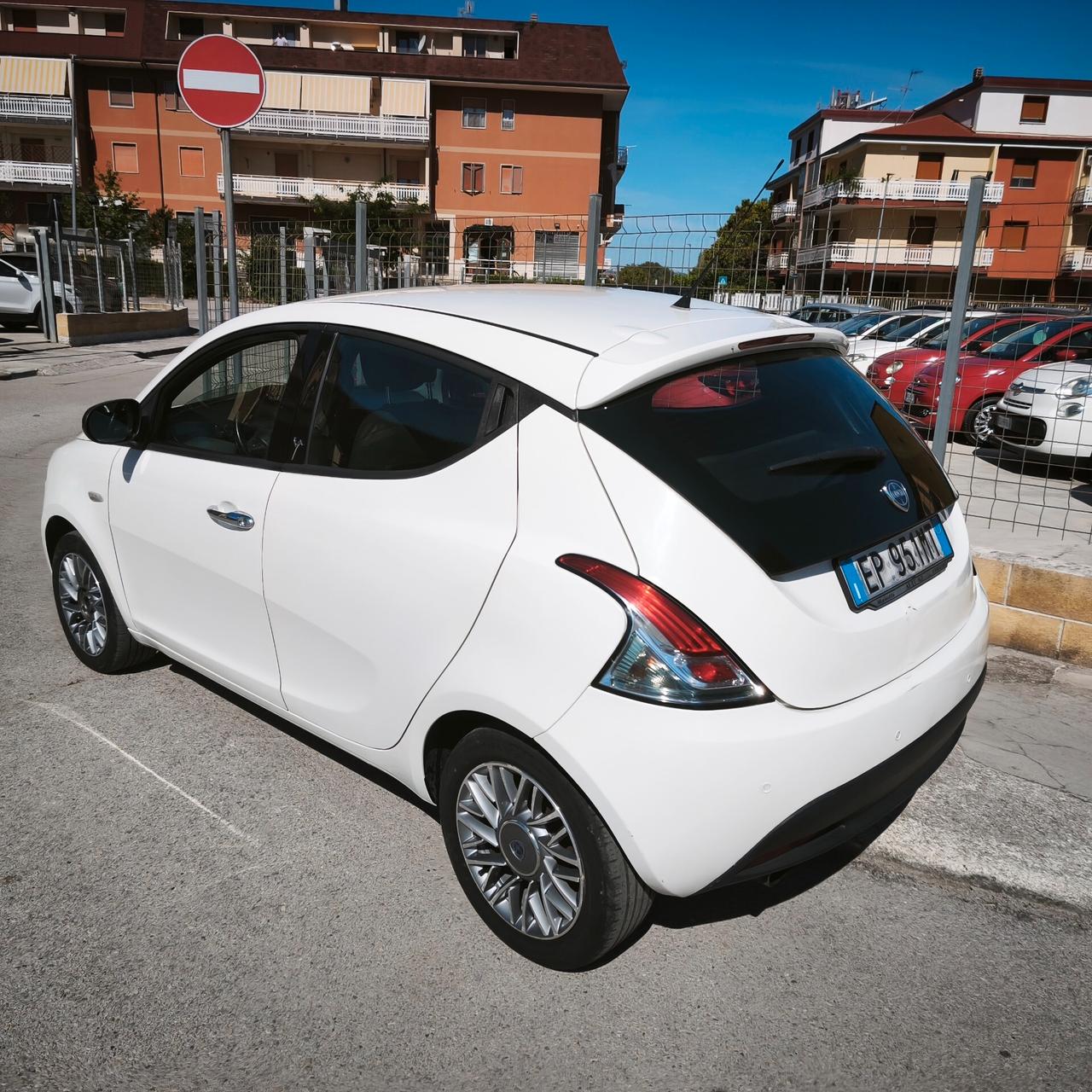 Lancia Ypsilon 1.3 MJT 16V 95 CV 5 porte S&S Silver