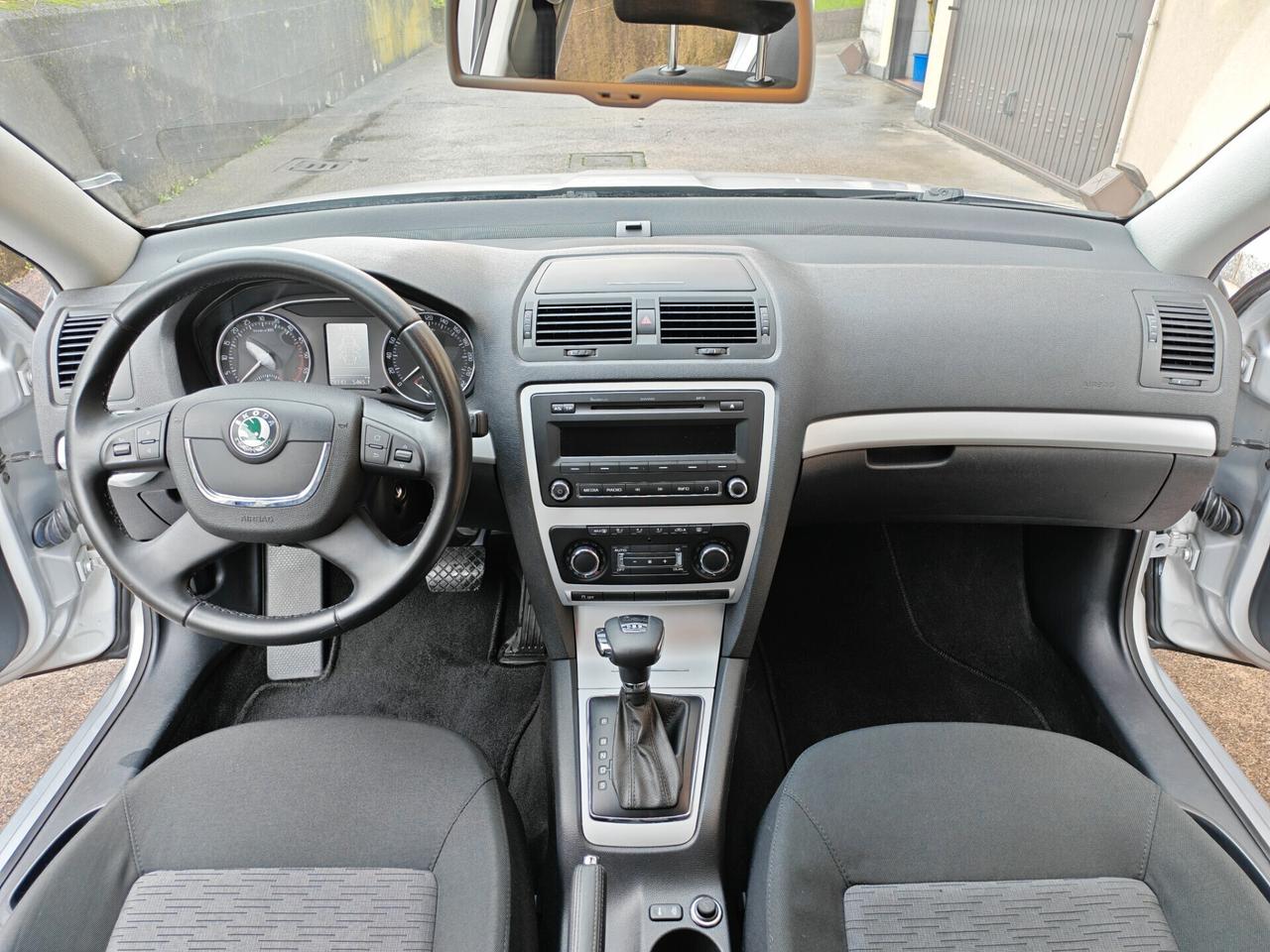 Skoda Octavia 1.6 TDI 105cv DSG / 78.000km / Unipro