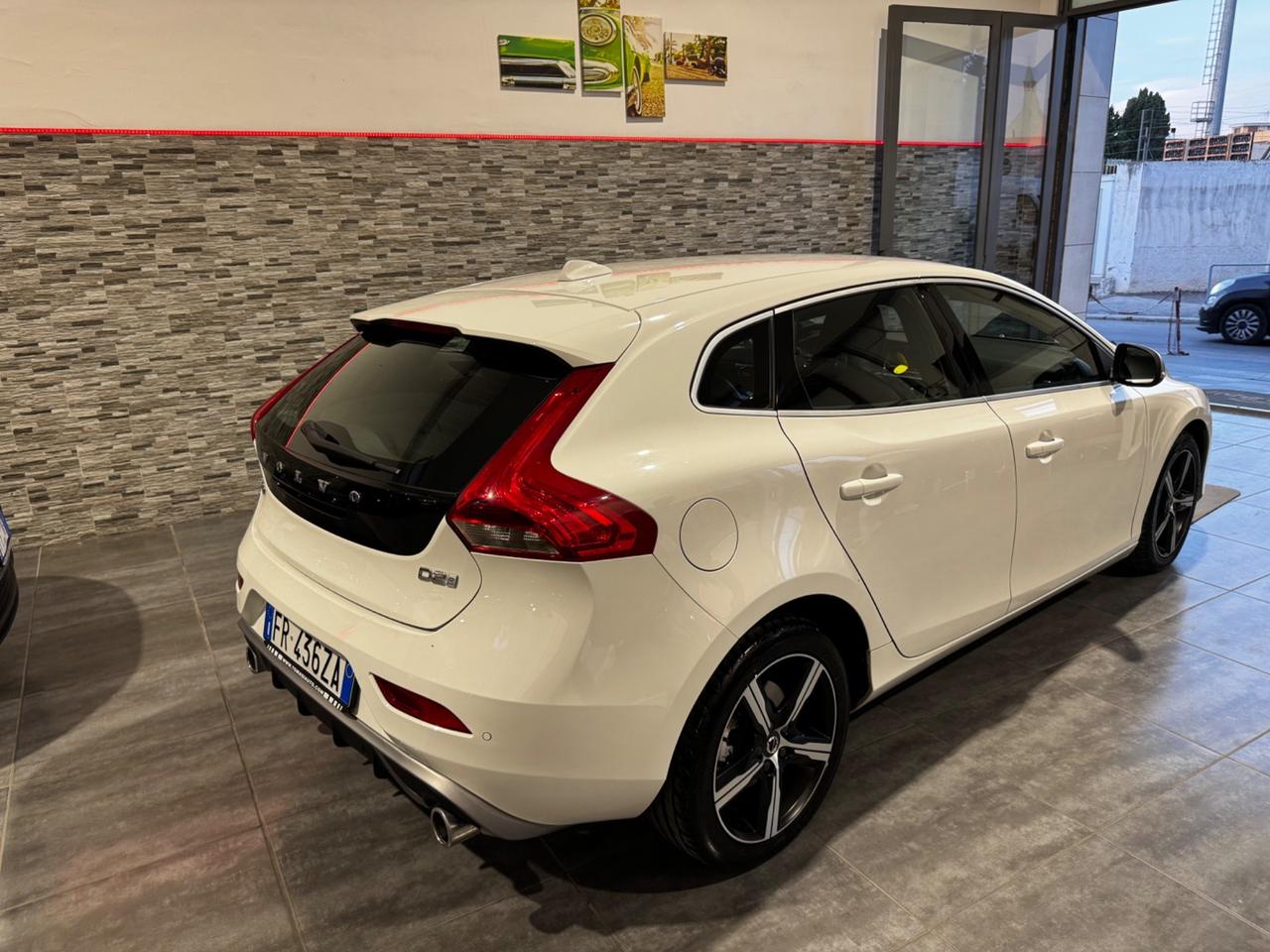 Volvo V40 D2 R-design