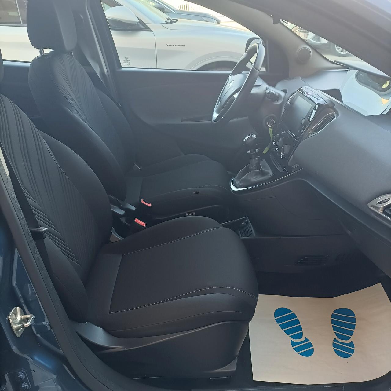 Lancia Ypsilon 1.0 FireFly 5 porte S&S Hybrid Silver