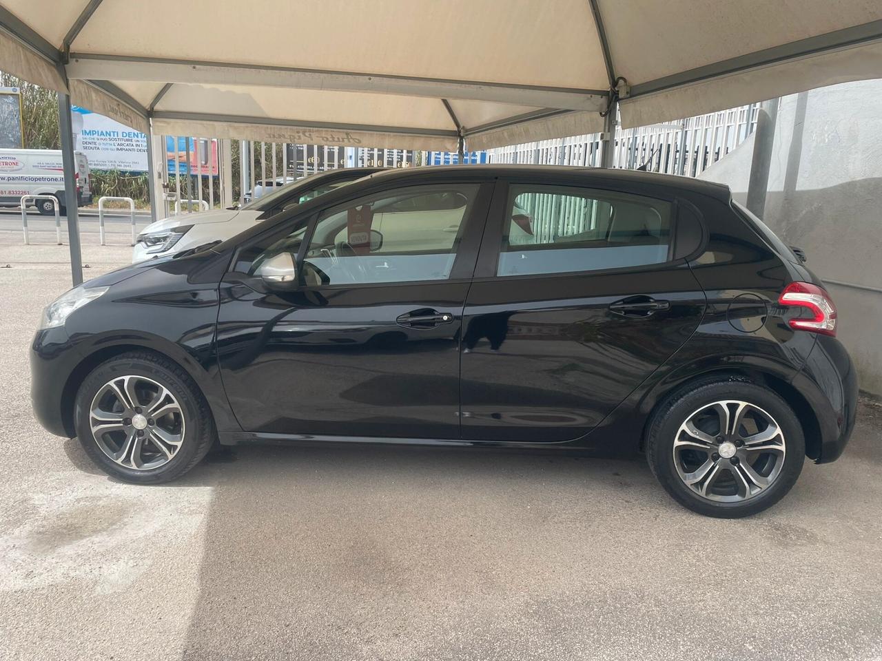 Peugeot 208 1.4 HDi 68 CV 5 porte Allure