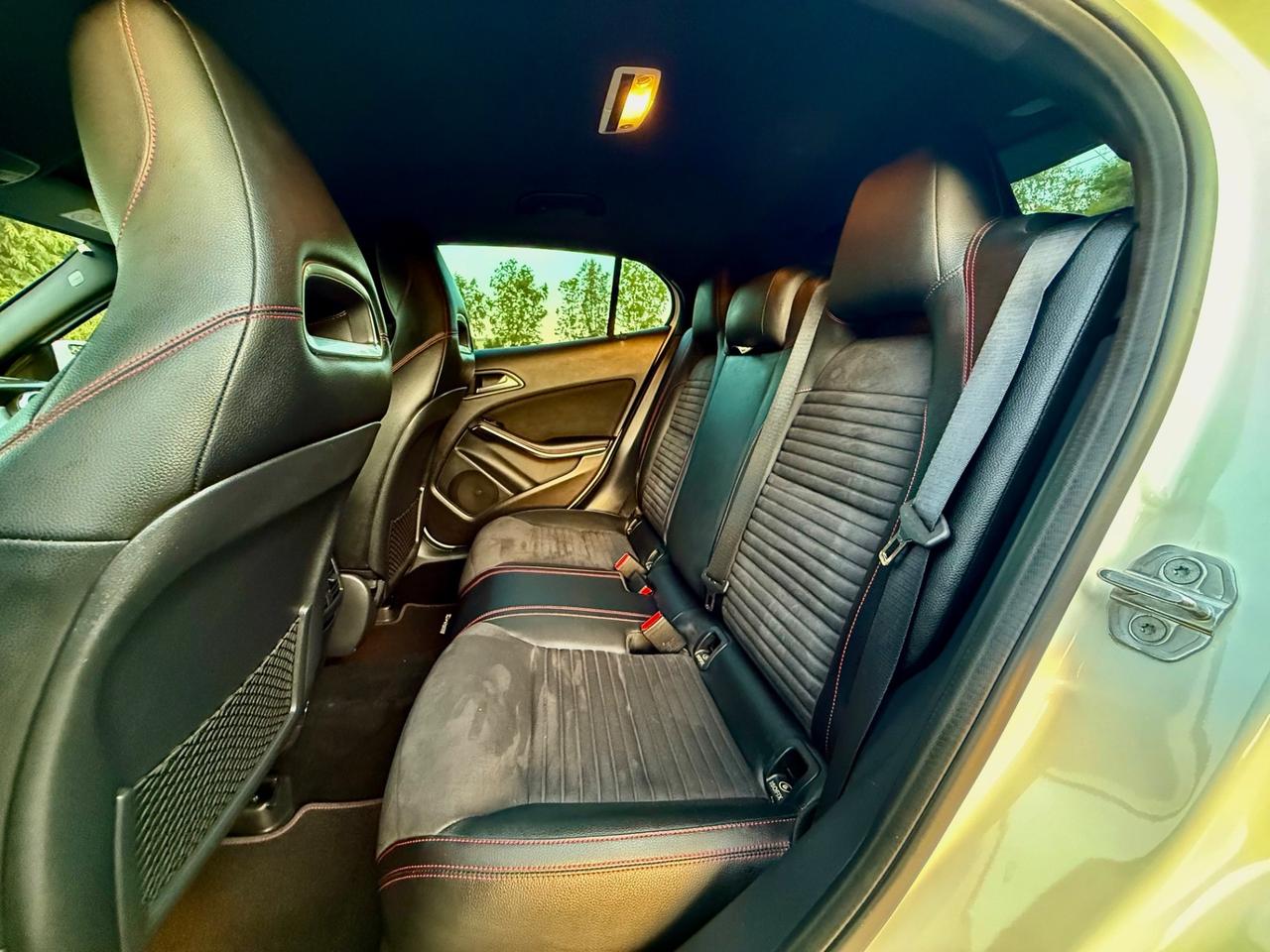 MERCEDES- BENZ GLA 200 D AMG PREMIUM