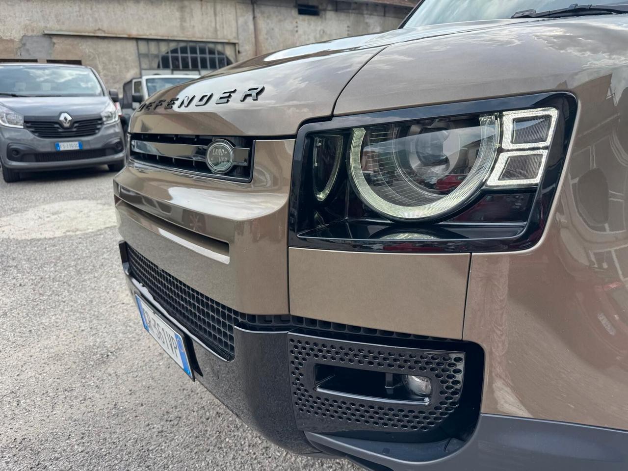 Land Rover Defender 110 3.0D I6 300 CV AWD Auto HSE 7 posti
