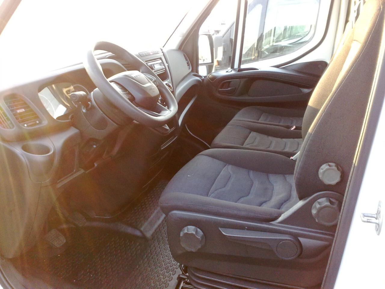 Iveco Daily 35s14 2.3hpt Furgone di serie - 2021